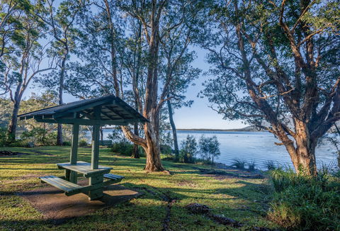 Queens Lake Picnic Area - Getaway Accommodation 0