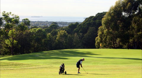 The Vale Golf Course - Getaway Accommodation 1