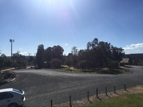 Grenfell Endemic Garden - Getaway Accommodation 1