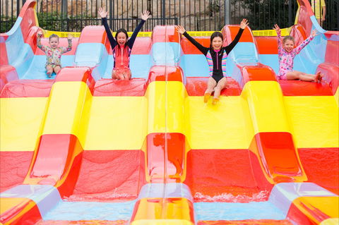 Raging Waters Sydney - Getaway Accommodation 1