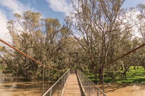 Lachlan River Swing Bridge - Getaway Accommodation 0