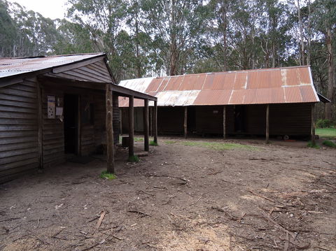 Razorback Hut - Getaway Accommodation 0