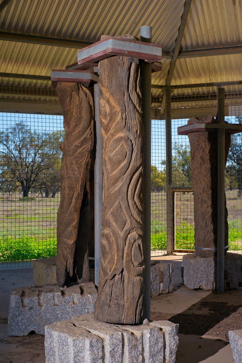 Collymongle Carved Trees - Getaway Accommodation 1