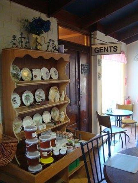 Train Stop Antiques - Getaway Accommodation 1