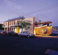 Waterfront Hotel - Getaway Accommodation