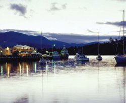 Waterfront Hotel - Getaway Accommodation 1