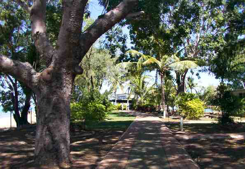 Mandorah Beach Hotel - Getaway Accommodation 3