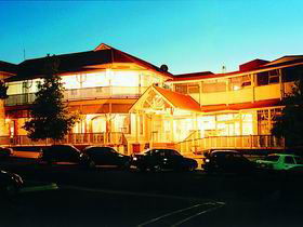 Loxton Community Hotel Motel - Getaway Accommodation 0