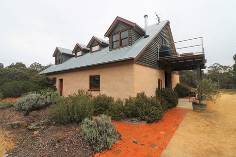 Yarralaw Springs Wines  - Cellar Door Wine Tasting - Getaway Accommodation 2