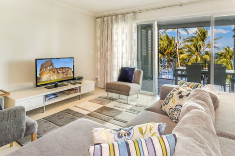 Island Views - Getaway Accommodation 4