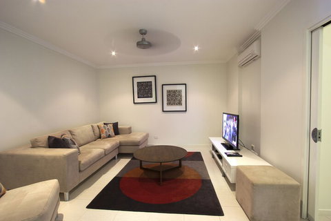 Island Views - Getaway Accommodation 3