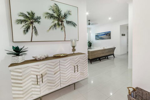 Island Views - Getaway Accommodation 1