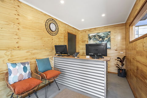 North Pier Hotel - Getaway Accommodation 1