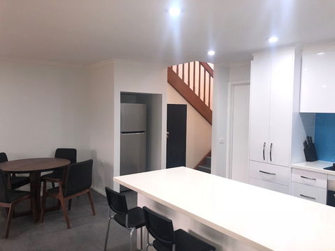 North Pier Hotel - Getaway Accommodation 4