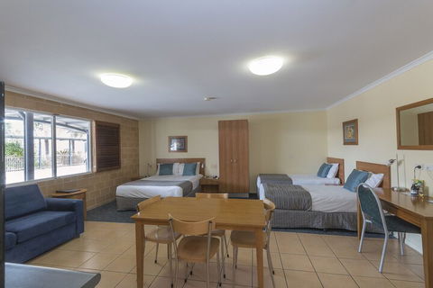Windmill Motel And Events Centre - Getaway Accommodation 7