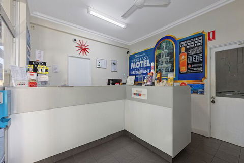 Econo Lodge Park Lane - Getaway Accommodation 5