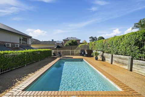 Ambassador On Ruthven - Getaway Accommodation 2