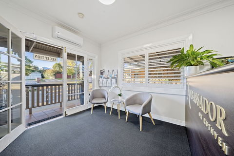 Ambassador On Ruthven - Getaway Accommodation 3