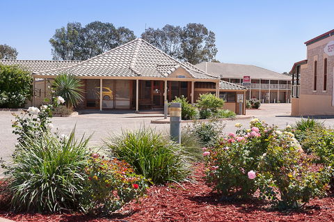 The Standpipe Golf Motor Inn - Getaway Accommodation 0