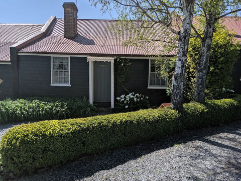 Alice's Cottages - Getaway Accommodation 0