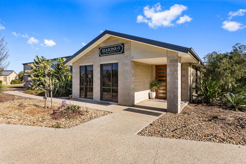 Quality Suites Point Cook Seasons 5 - Getaway Accommodation 2