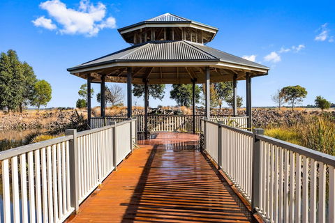 Quality Suites Point Cook Seasons 5 - Getaway Accommodation 0