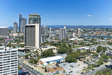 Hi Surf Beachfront Resort Apartments - Getaway Accommodation 3