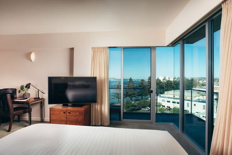 The Port Lincoln Hotel - Getaway Accommodation 6