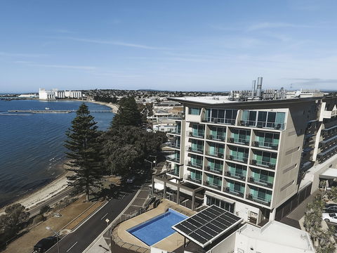 The Port Lincoln Hotel - Getaway Accommodation 2