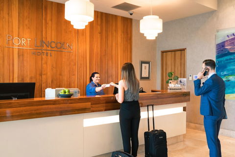 The Port Lincoln Hotel - Getaway Accommodation 4
