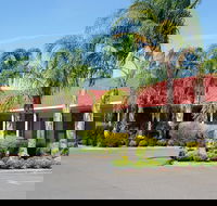 Pines Country Club Motor Inn - Getaway Accommodation