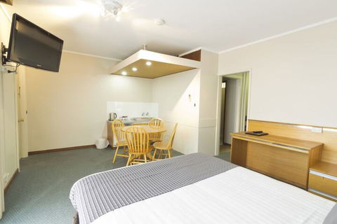Commodore Regent - Getaway Accommodation 7