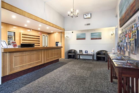 Commodore Regent - Getaway Accommodation 5