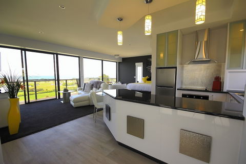 Horizon Deluxe Apartments - Getaway Accommodation 4