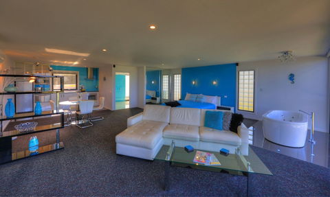 Horizon Deluxe Apartments - Getaway Accommodation 6