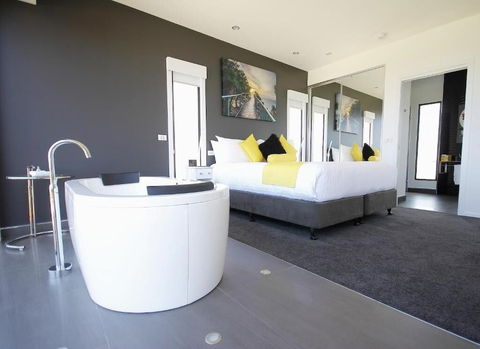Horizon Deluxe Apartments - Getaway Accommodation 3