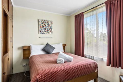 Sharonlee Strahan Villas - Getaway Accommodation 0