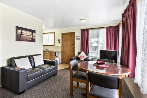 Sharonlee Strahan Villas - Getaway Accommodation 5