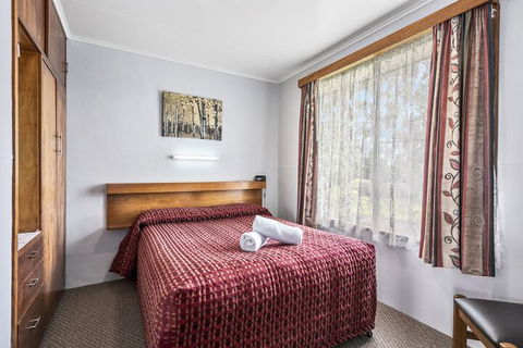 Sharonlee Strahan Villas - Getaway Accommodation 3