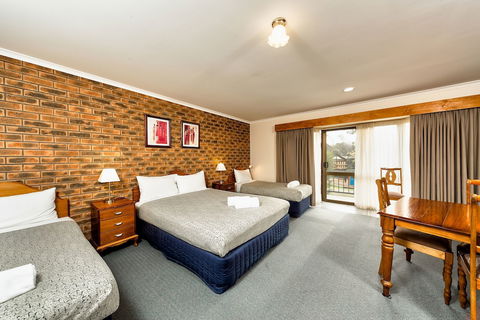 Hume Country Motor Inn - Getaway Accommodation 5