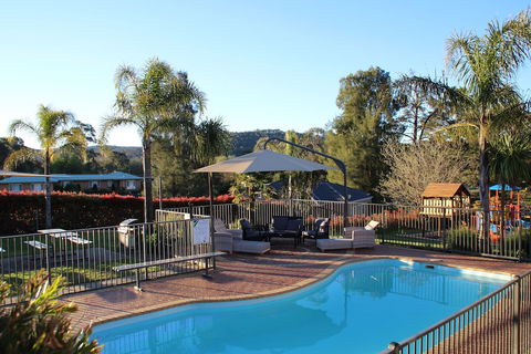 Hume Country Motor Inn - Getaway Accommodation 2