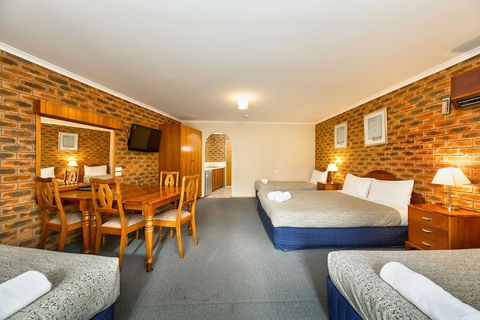 Hume Country Motor Inn - Getaway Accommodation 4