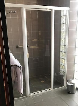 Highlander Hotel - Getaway Accommodation 5