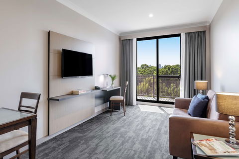 Oaks Sydney North Ryde Suites - Getaway Accommodation 6