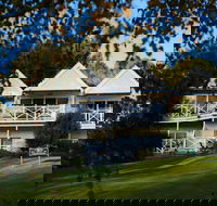 Lake House Daylesford - Getaway Accommodation