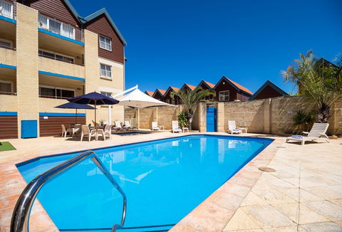 Hillarys Harbour Resort - Getaway Accommodation 1
