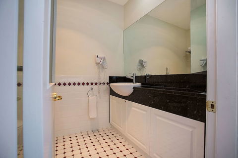 Quality Hotel Bentinck - Getaway Accommodation 6