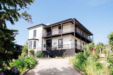 The Dragonfly Inn - Getaway Accommodation 0
