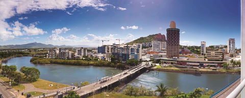 Oaks Townsville Gateway Suites - Getaway Accommodation 1