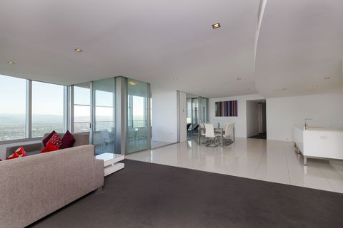 Q1 Resort & Spa - Getaway Accommodation 3
